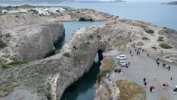 Milos Görögország 2019 Május Papafragas Beach Caves View Drone Visitors — Stock videók