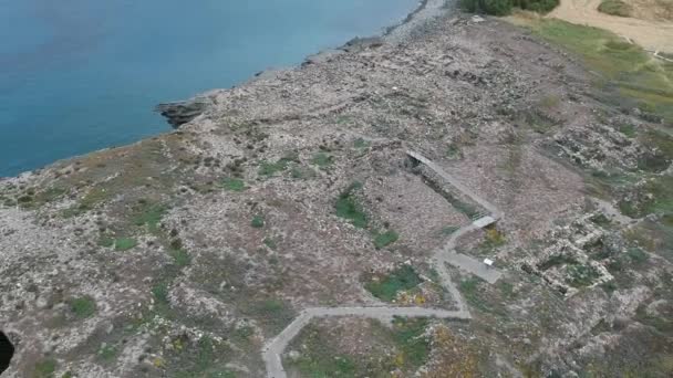 Milos Griekenland Papafragas Beach Grotten Uitzicht Vanaf Drone Met Bezoekers — Stockvideo