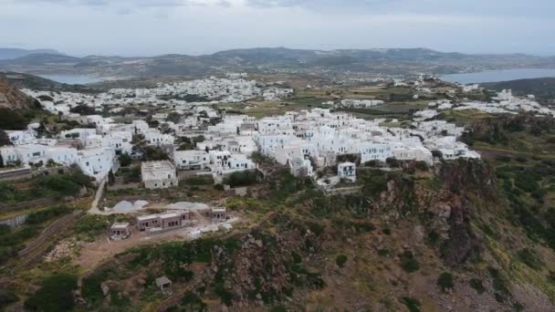 Milos Grecia Vista Aldea Plaka Desde Dron Con Los Visitantes — Vídeos de Stock