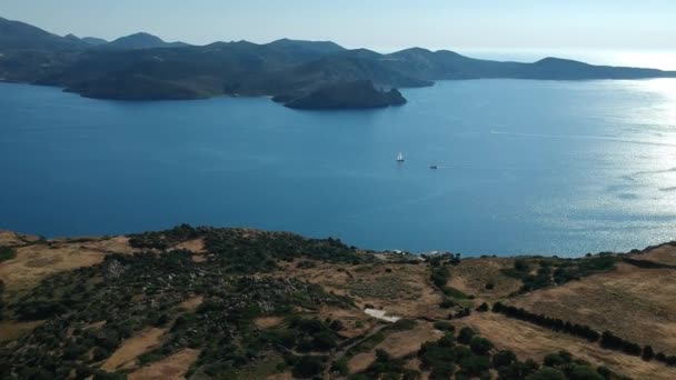 Milos Griekenland Adamantas Uitzicht Het Dorp Vanaf Drone Bij Zonnig — Stockvideo