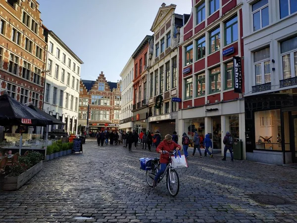 Ghent, Belgium - November 02, 2019: view on the streets and roads with tourists walking around — Stock Photo, Image