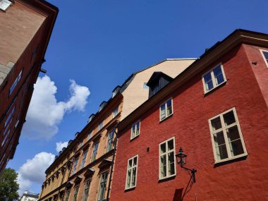 Stockholm, İsveç sokaklarındaki binaların ön cephesine ve dekorasyonuna sıradan bir bakış açısı