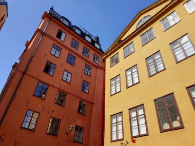 Stockholm, İsveç sokaklarındaki binaların ön cephesine ve dekorasyonuna sıradan bir bakış açısı