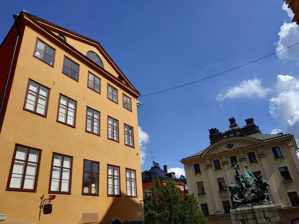 Vista casuale sulla facciata degli edifici e la decorazione per le strade di Stoccolma, Svezia — Foto Stock