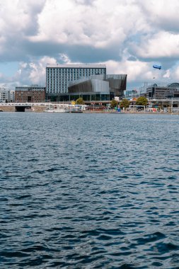 Stockholm, İsveç - 07 Ağustos 2019: Yolcu gemisinin şehir manzarası ve mimarisi