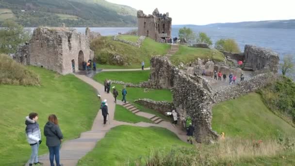 Invergordon Scotland October 2019 Casual View Architecture Visitors Urquhart Castle — 비디오