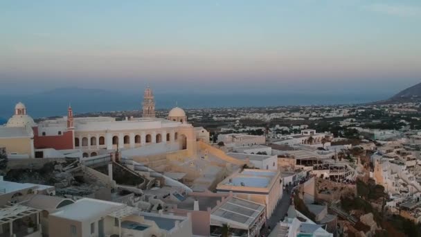 Légi Felvétel Santorini Fira Fővárosáról Nyári Esténként Alacsony Fényerősség — Stock videók