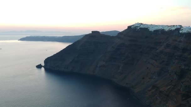 Légi Felvétel Santorini Fira Fővárosáról Nyári Esténként Alacsony Fényerősség — Stock videók