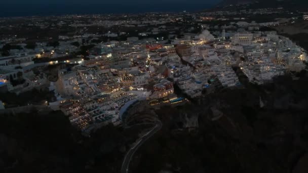 Luchtfoto Van Fira Hoofdstad Santorini Zomeravond Weinig Licht Rauwe Beelden — Stockvideo