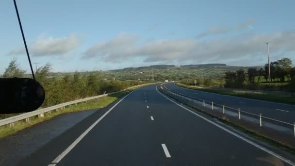 Vista Casual Sobre Estrada Belfast Coleraine Verão Sol Tempo Irlanda — Vídeo de Stock
