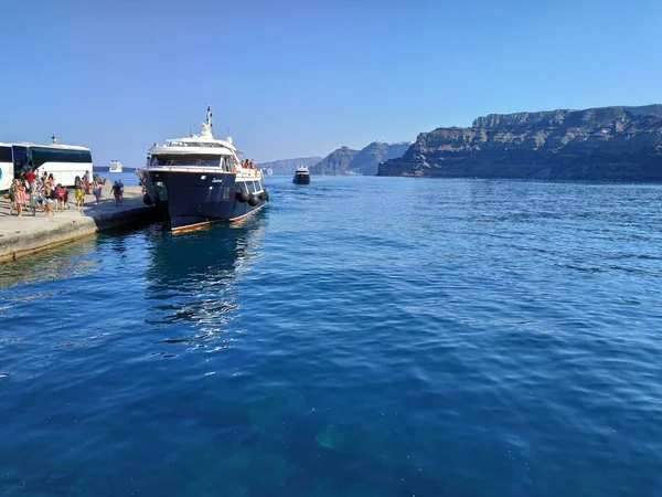 Fira, Grèce - 20 juin 2019 : vue décontractée sur le nouveau terminal maritime de Santorin — Photo