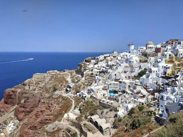 Vista clásica de los edificios y decoración de la FIra - capital de Santorini, Grecia — Foto de Stock