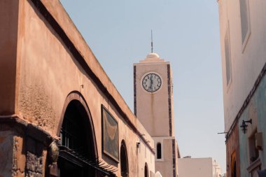 Fira 'daki binalar ve dekorasyon hakkında klasik görüş - Yunanistan' ın Santorini kentinin başkenti