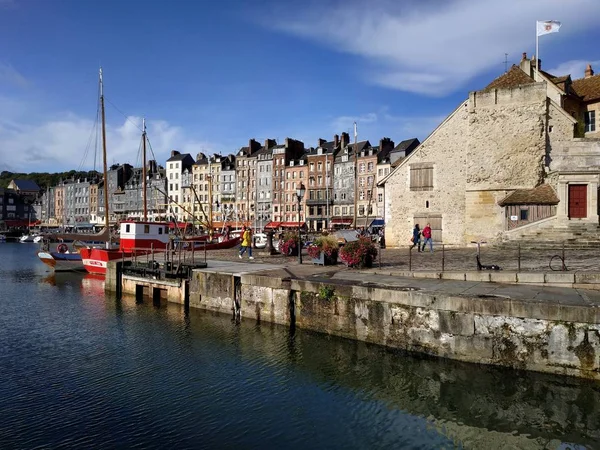 Starożytna architektura Normandii i Francji w Honfleur — Zdjęcie stockowe