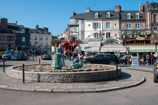 Honfleur, France - October 14, 2019: some casual view on the places and architecture of the village — Stok fotoğraf