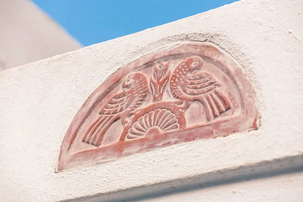 Vista casual clássica sobre a decoração e arquitetura da vila de Oia Santorini ao sol — Fotografia de Stock