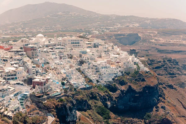 Vista casual clásica de la decoración y la arquitectura del pueblo de Oia Santorini al sol — Foto de Stock