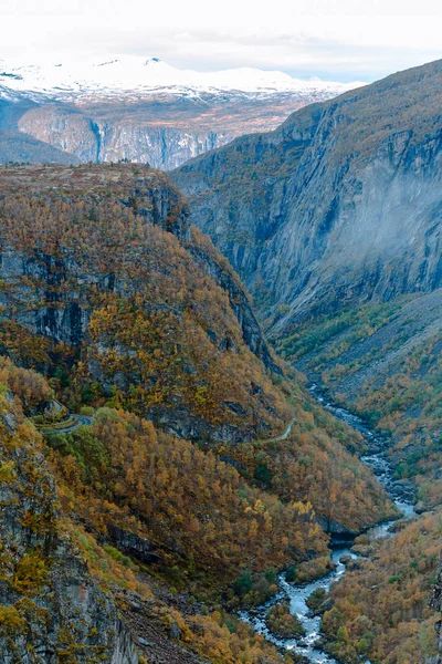 Noruega paisagem perto de Eidfjord aldeia no outono — Fotografia de Stock