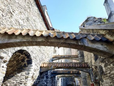 Tallinn, Estonya 'nın mimari ve sokak dekorasyonu üzerine sıradan bir bakış açısı