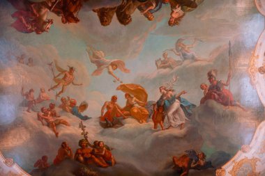 St. Petersburg, Rusya - 05 Ağustos 2019: Tsarskoe Selo 'daki Catherine Sarayı' nın iç mimarisi ve dekorasyonu hakkında sıradan bir görüş