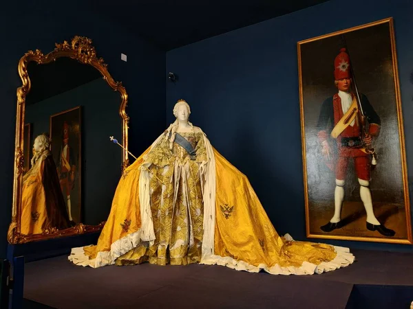 St. Petersburg, Rusya - 05 Ağustos 2019: Tsarskoe Selo 'daki Catherine Sarayı' nın iç mimarisi ve dekorasyonu hakkında sıradan bir görüş