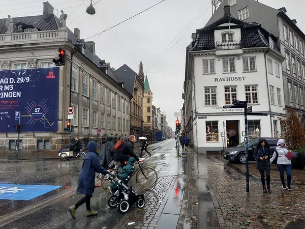 Kopenhagen, Dänemark - 27. September 2019: Lässiger Blick auf die Gebäude und Architektur der Stadt — Stockfoto