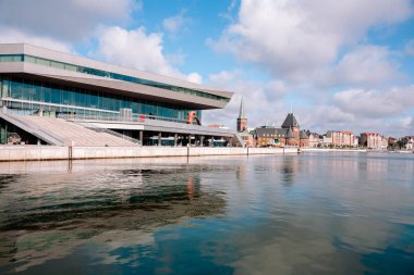 Aarhus, Danimarka - 09 Ağustos 2019: binalara ve sokak yaşamına günlük bakış