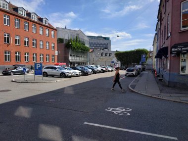 Aarhus, Danimarka - 09 Ağustos 2019: binalara ve sokak yaşamına günlük bakış