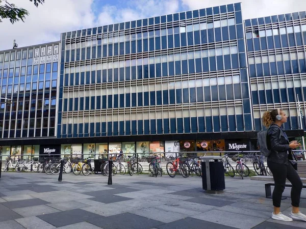 Aarhus, Danimarka - 09 Ağustos 2019: binalara ve sokak yaşamına günlük bakış