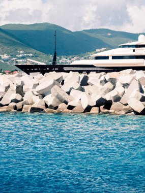 Saint Martin Adası 'nın iskele tarafına bak..