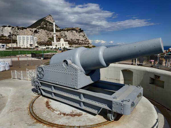 ГИБРАЛТАР, Великобритания - 21 ОКТЯБРЯ 2019 года: канонический вид на Гибралтарскую скалу
.