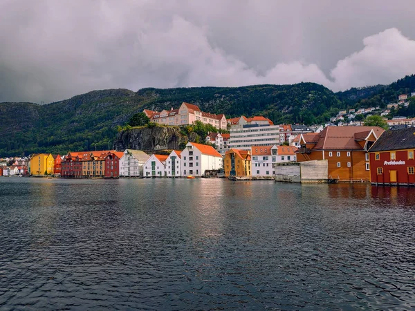 Vista Panorámica Ciudad Noruega Bergen Calles Edificios Tiempo Nublado —  Fotos de Stock