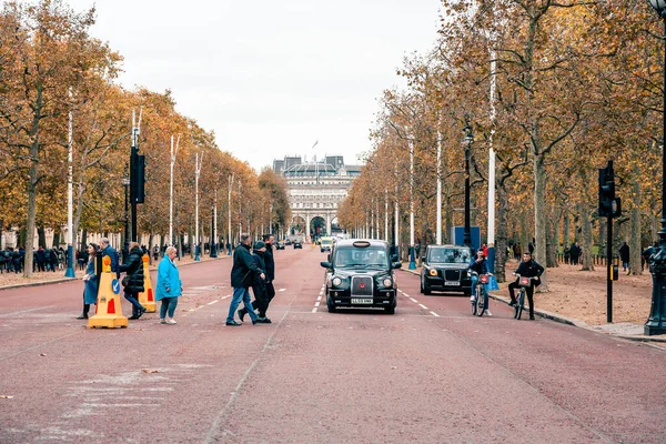 Londra Ngiltere Kasım 2020 Buckingham Sarayı Yakınlarındaki Londra Sokak Hayatı — Stok fotoğraf