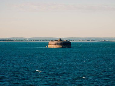 Okyanustaki yolcu gemisinden Portsmouth binalarının panoramik görüntüsü