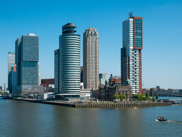 荷兰鹿特丹 2020年5月7日 从游轮看货运港口大楼基础设施 — 图库照片