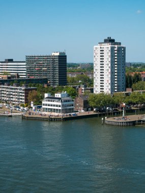 Rotterdam, Hollanda - 07 Mayıs 2020: yolcu gemisinin kargo limanı altyapısı