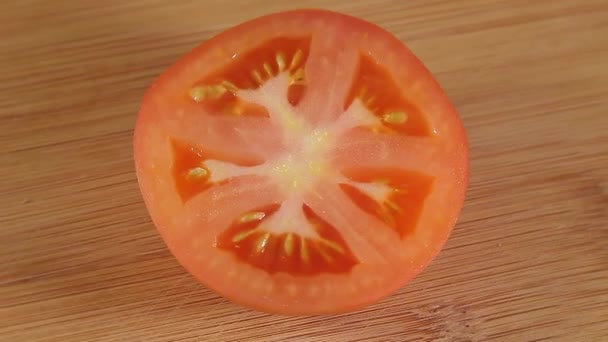 Tomate coupée en deux — Video