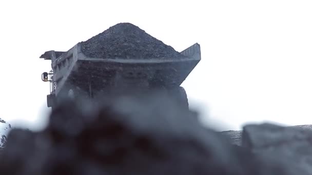 Kömür taşıma kamyonu — Stok video