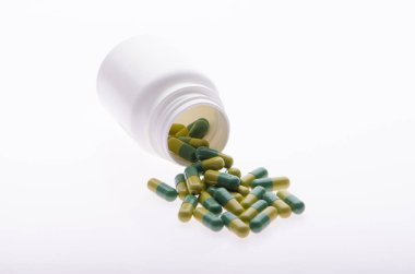 Yeşil hapları ile konteyner