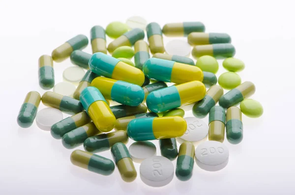 Achtergrond van geel groene pillen — Stockfoto