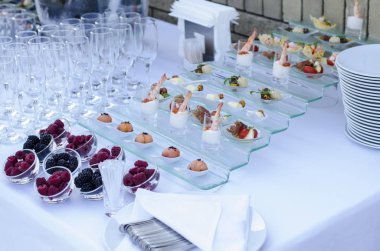 Tablo deniz ürünleri ve meyve hizmet