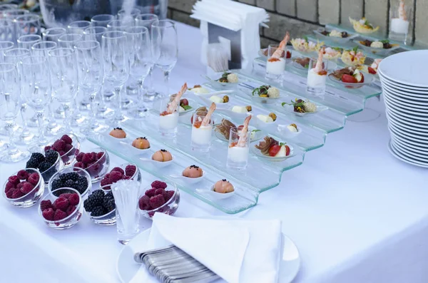 Tablo deniz ürünleri ve meyve hizmet