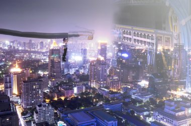 mini işçi anahtarlama yönlendirici ve şehir manzarası çift pozlama