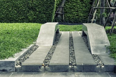 vintage filtre bahçede çimento geçit