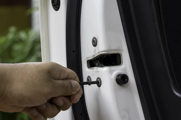 Locksmith car will repair white car door — Stock Photo, Image