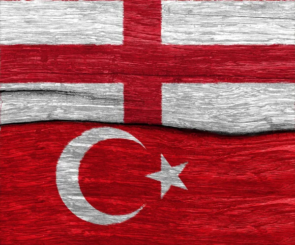 England und Türkei Flagge auf Holz Textur Hintergrund Boden — Stockfoto