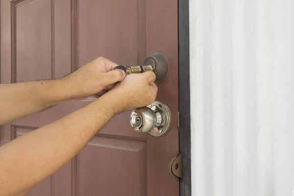 Locksmith Try Use Cylinder Key Open Door Can Use Displaly — Stock Photo, Image