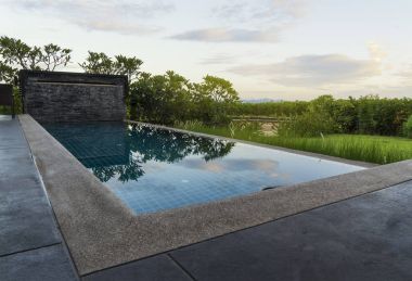 Havuz Manzaralı tepede tatil için sabah zamanında