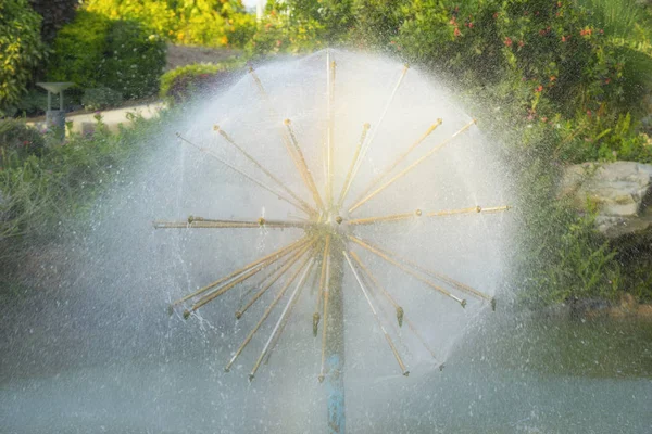 Pelangi Kabur Abstrak Saat Berair Taman Dapat Digunakan Untuk Menampilkan — Stok Foto