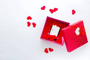 Hediye kutusunda takvim Sevgililer günü tarihte ile Smartphone